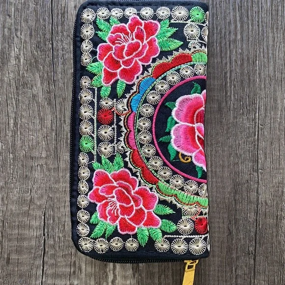 MEXICAN Floral embroidered woman’s wallet - Picture 3 of 9